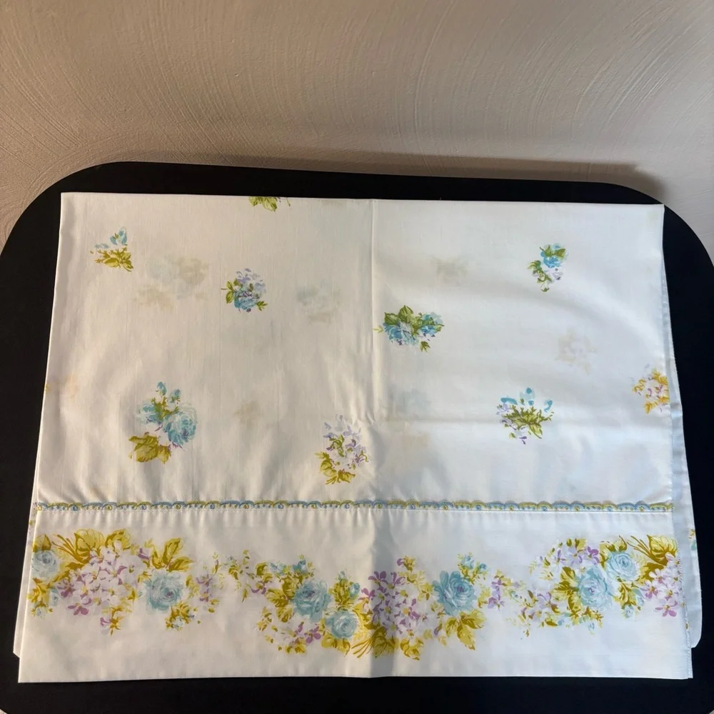 Vintage Montgomery Ward Double Flat‎ Sheet Two Pillowcases Scalloped Trim Floral
